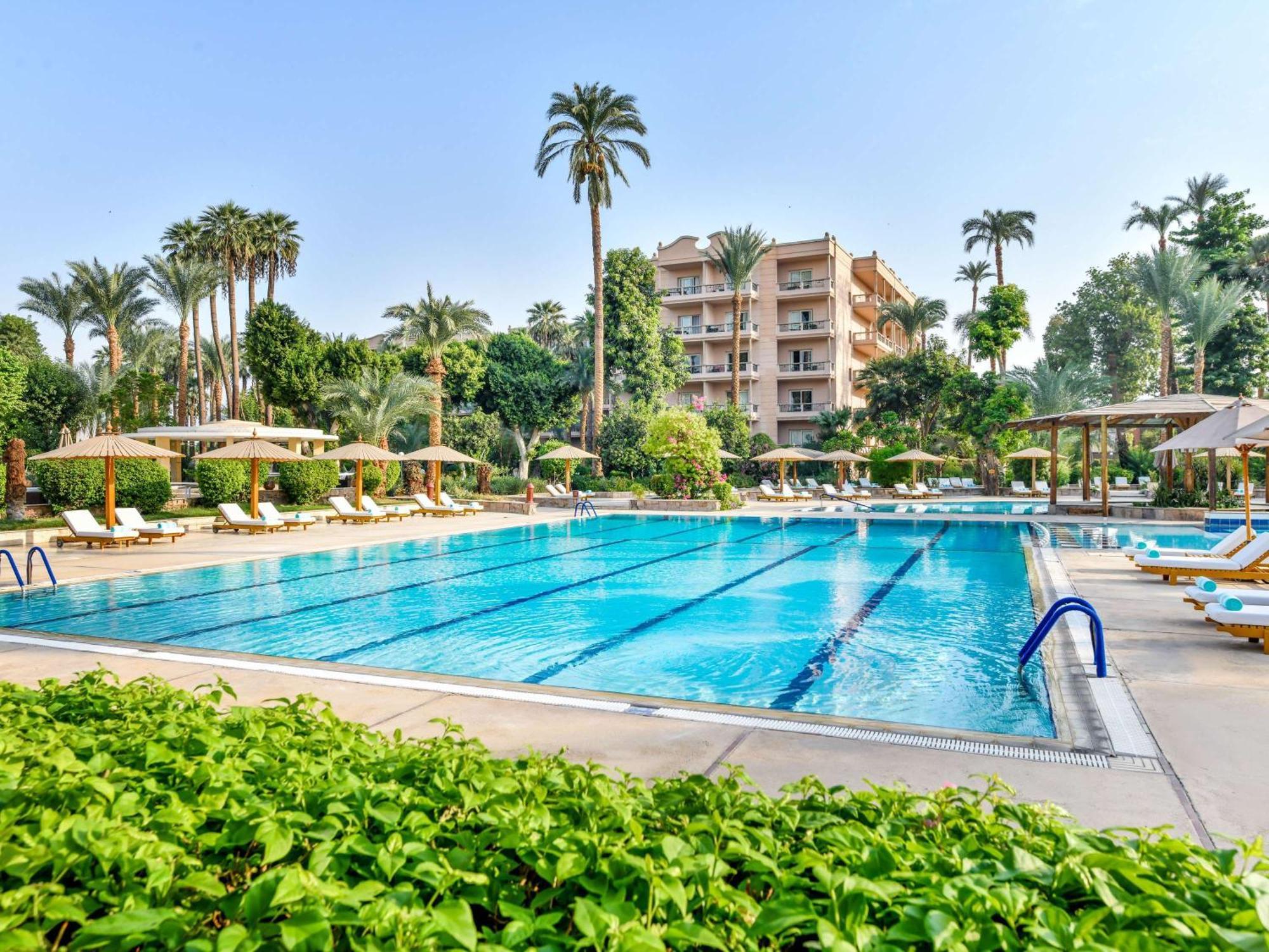 מלון Pavillon Winter לוקסור מראה חיצוני תמונה The swimming pool at the Four Seasons Hotel, Cairo at Nile Plaza