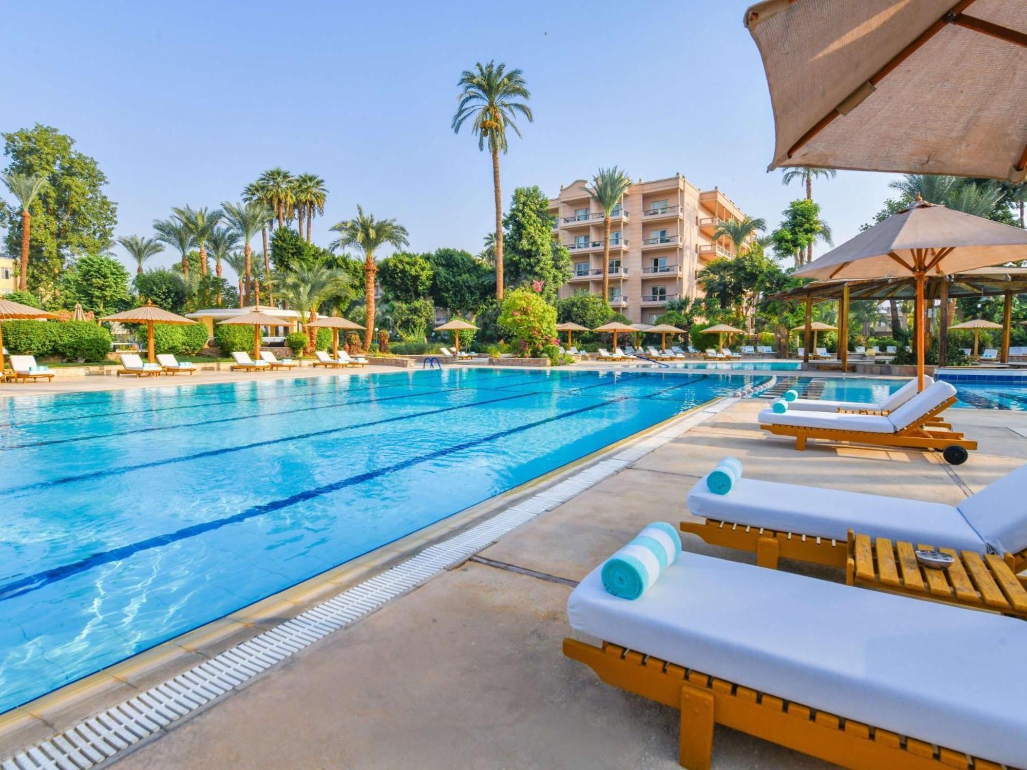 מלון Pavillon Winter לוקסור מראה חיצוני תמונה The pool at the Four Seasons Hotel, Cairo