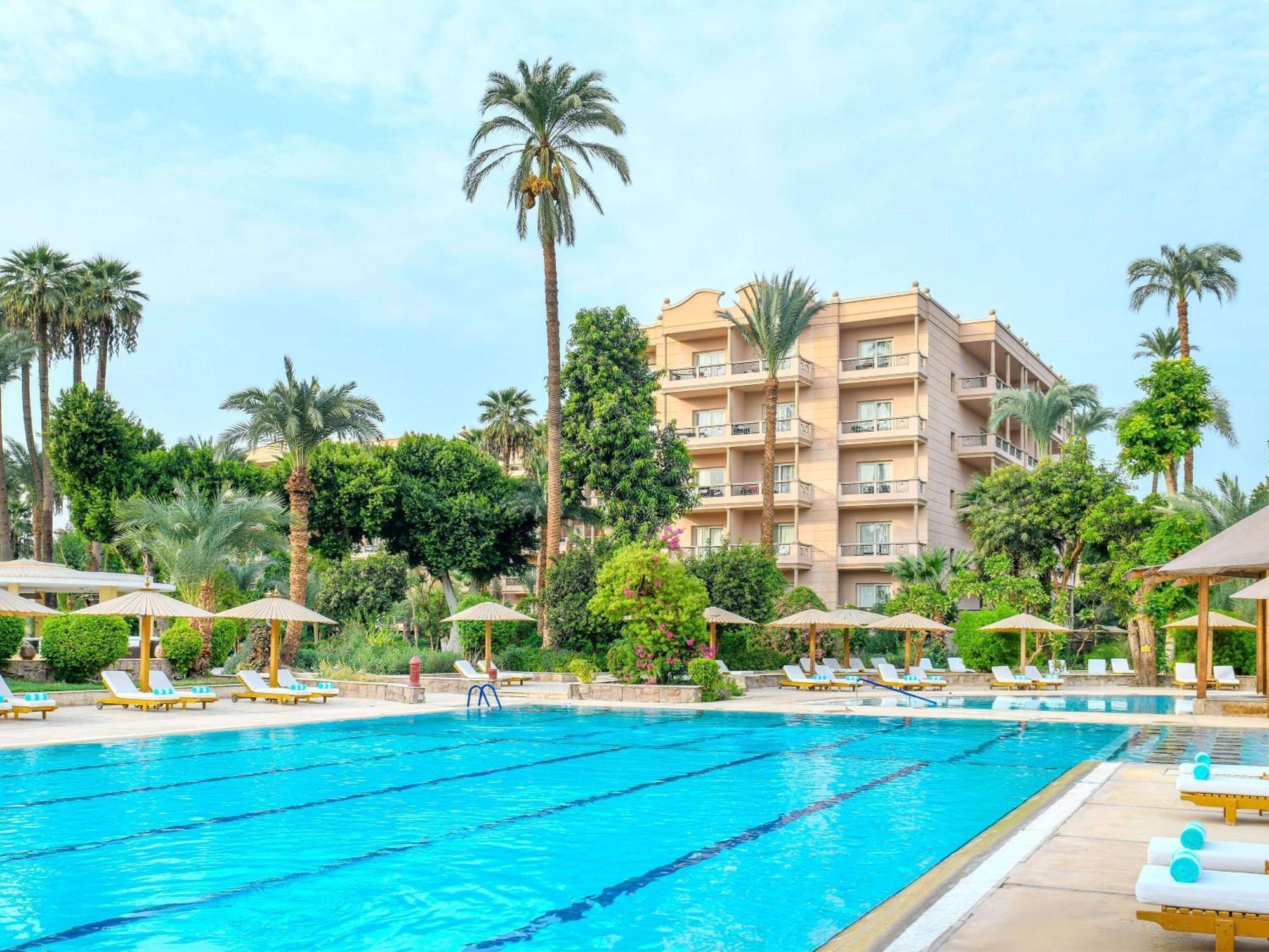 מלון Pavillon Winter לוקסור מראה חיצוני תמונה The swimming pool at the hotel